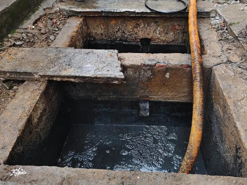 阳江镇清理化粪池